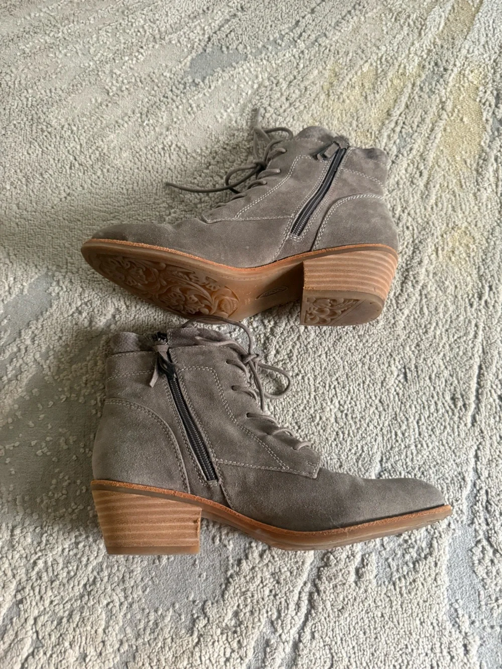 Sofft Annalise grey suede lace up ankle boots stacked block heel 9.5